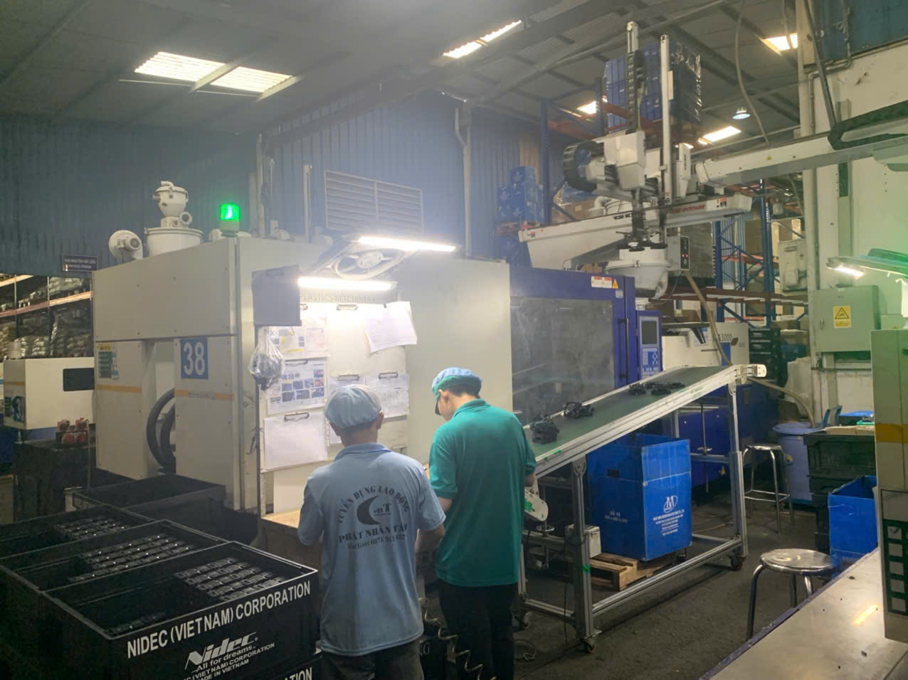 Robotic injection molding machine 4.jpg